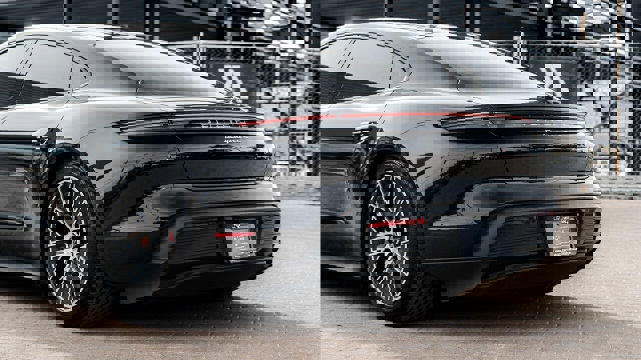 Used 2021 Porsche Taycan 4S image 11