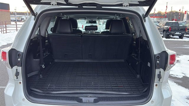 Used 2016 Toyota Highlander XLE image 28