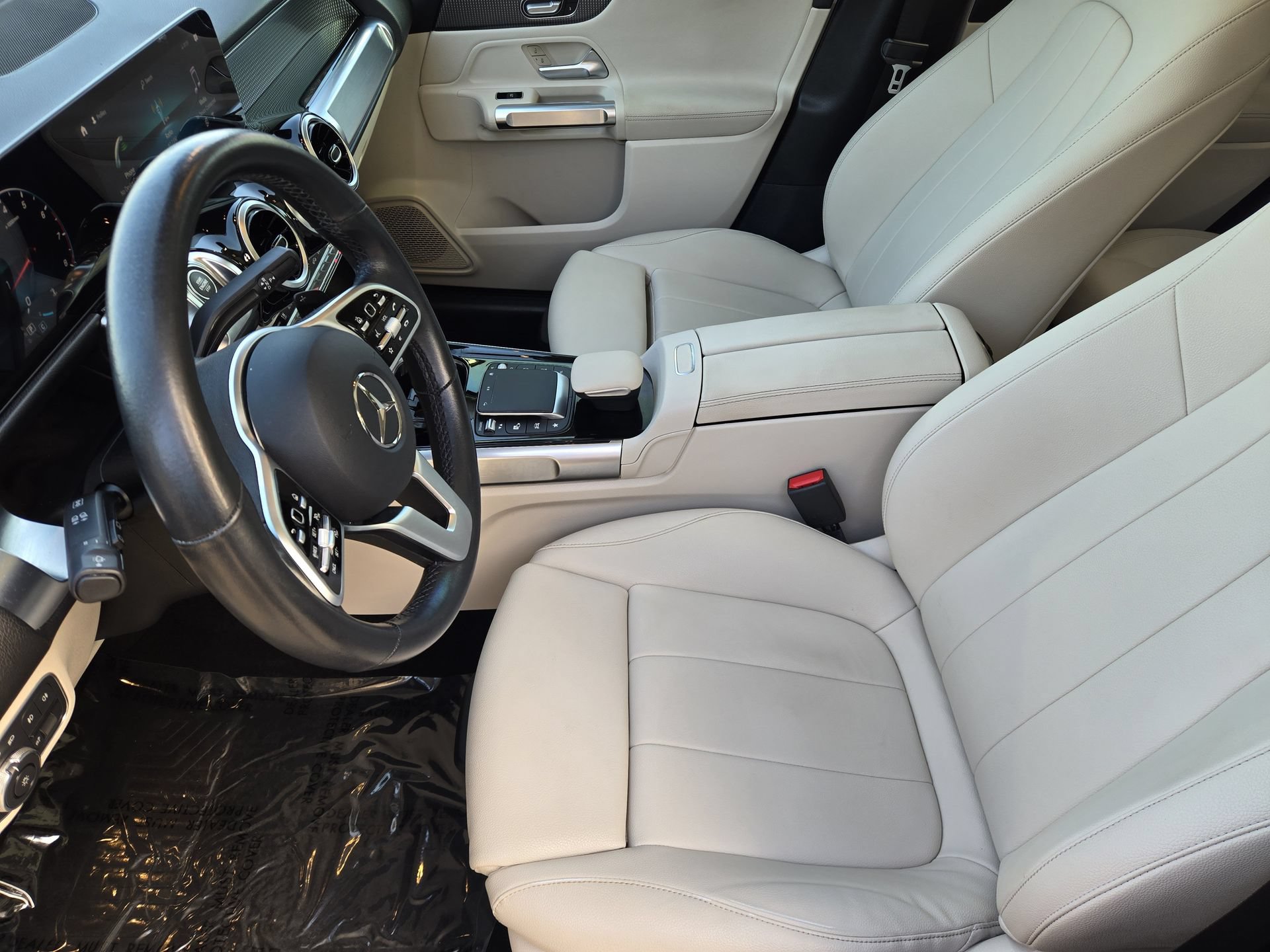 Used 2021 Mercedes-Benz GLB 250 image 3