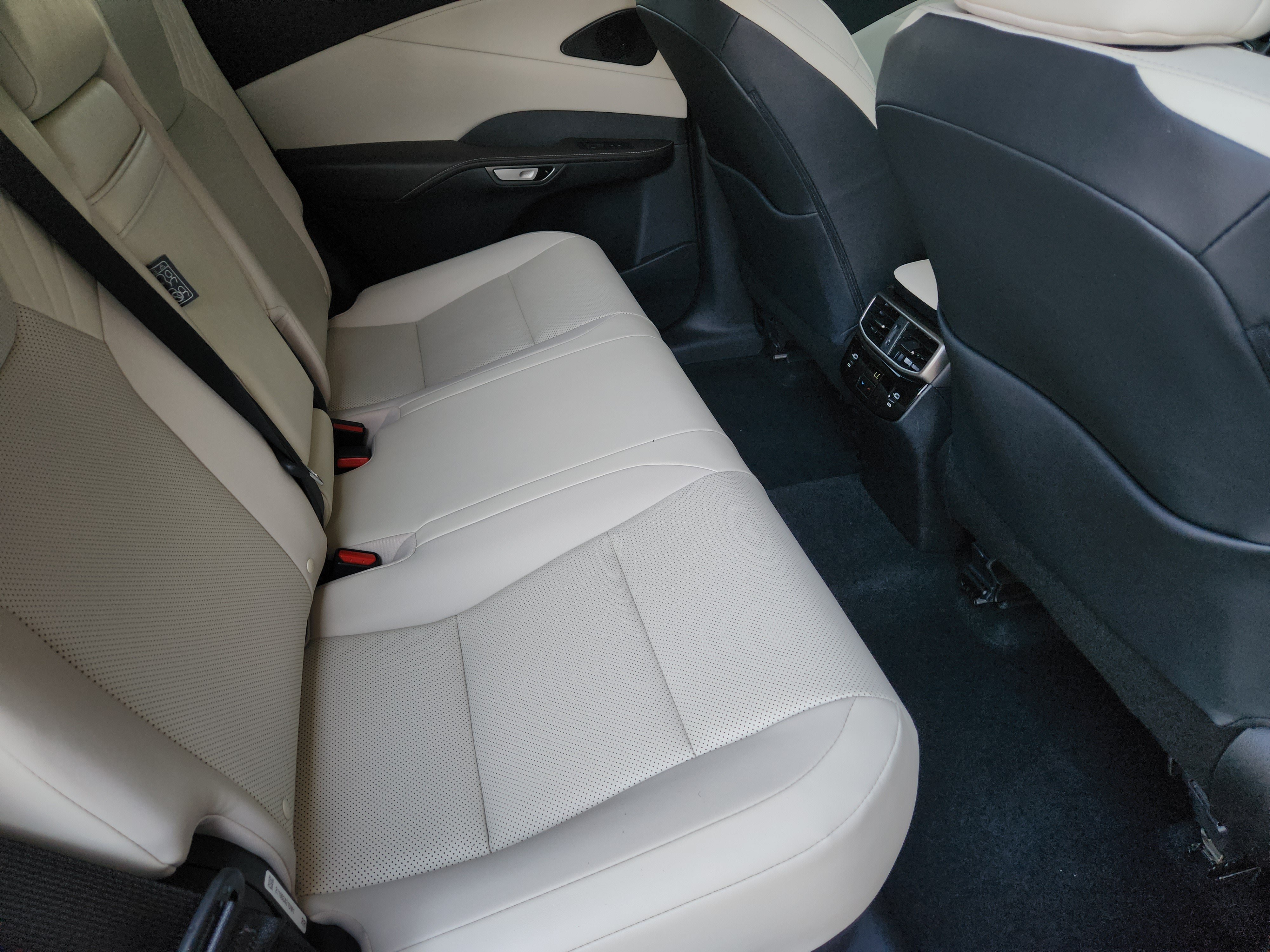 Used 2024 Lexus RX 350 FWD w/ Technology Package image 32