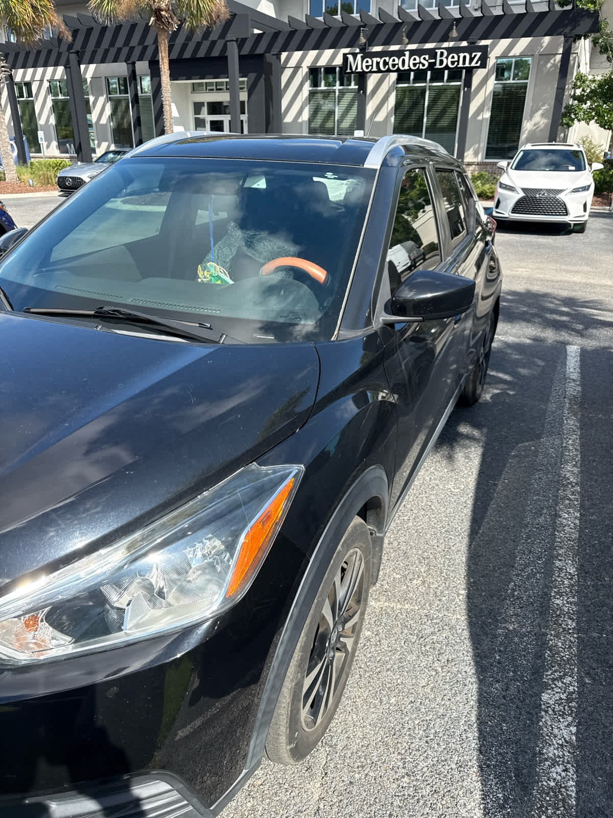 Used 2018 Nissan Kicks SV FWD image 2