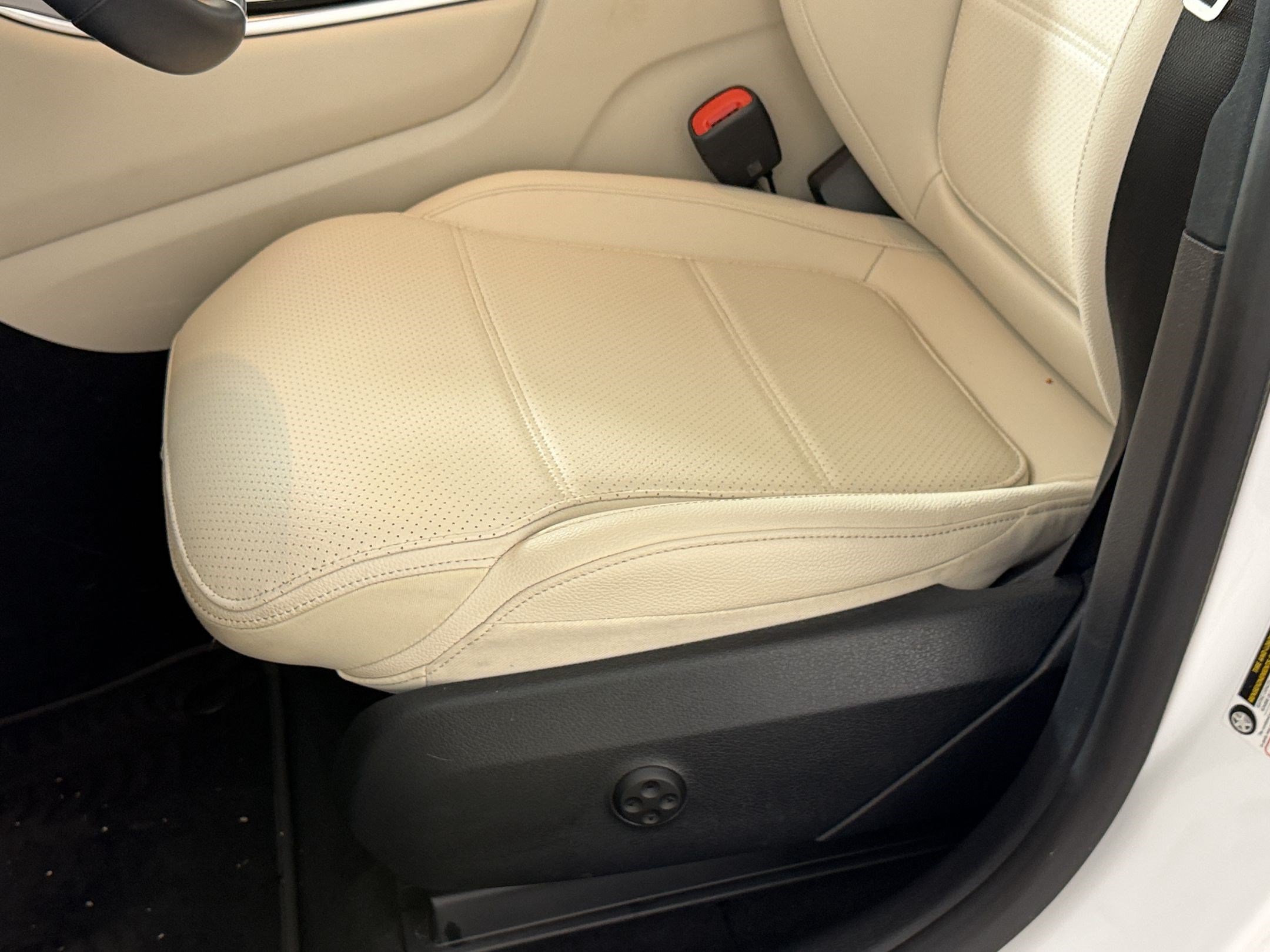 Used 2024 Mercedes-Benz GLC 300 4MATIC image 15