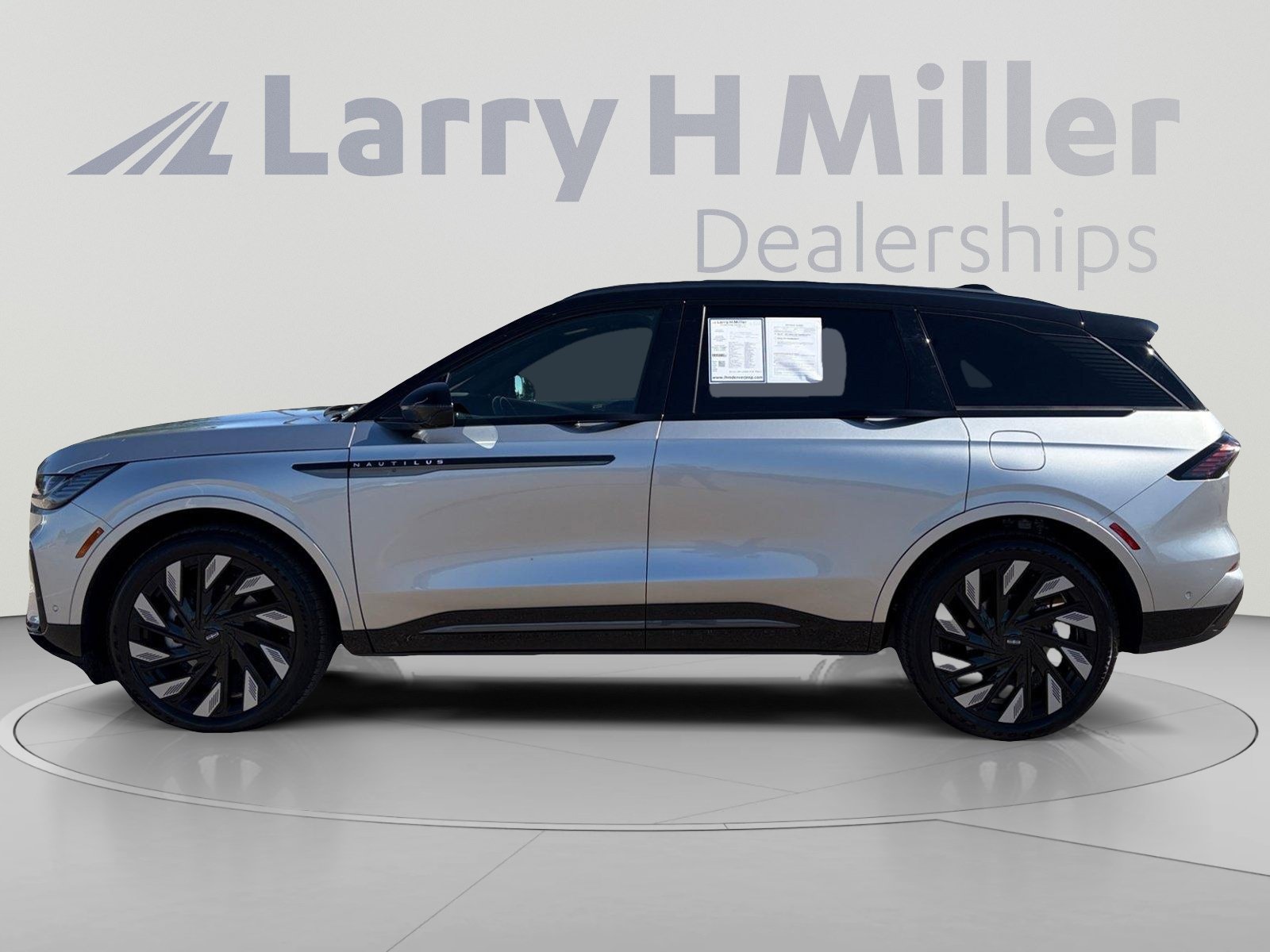 Used 2024 Lincoln Nautilus Reserve w/ Equipment Group 202A AWD/4WD image 3