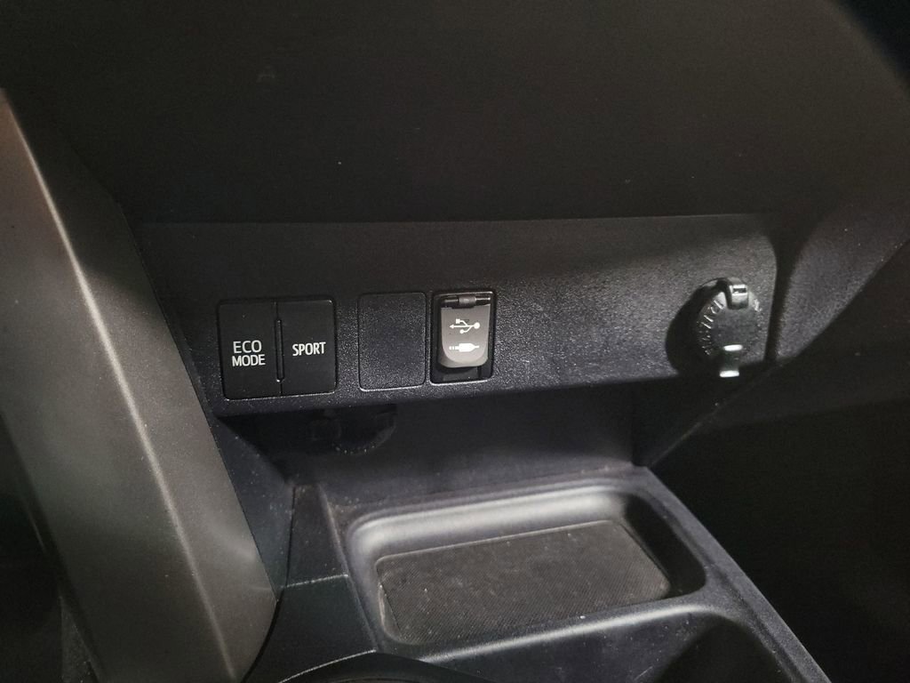 Used 2018 Toyota RAV4 LE w/ All Weather Liner Package image 16