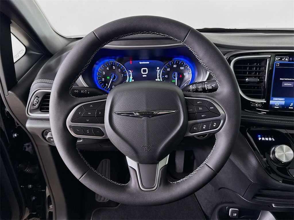 New 2026 Chrysler Pacifica Select image 12
