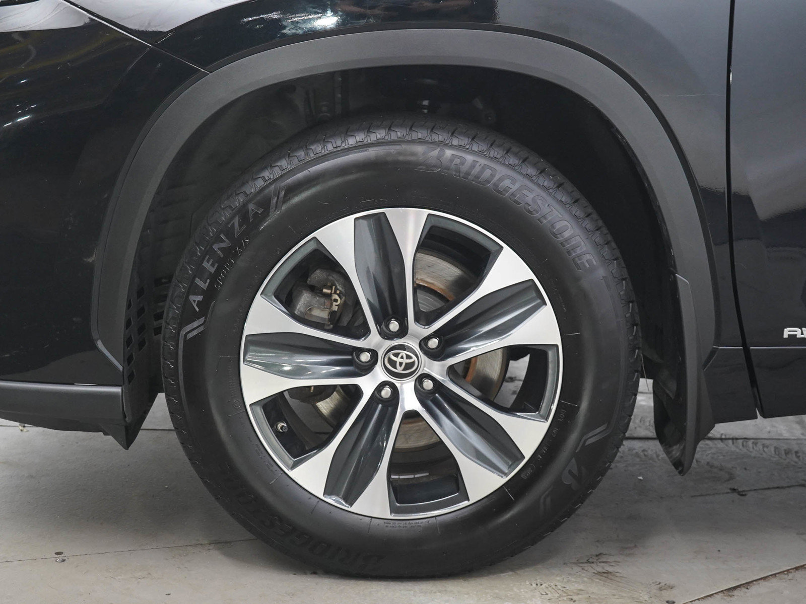 Used 2025 Toyota Highlander XLE AWD/4WD image 31