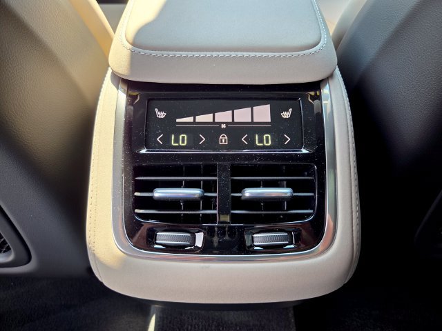New 2027 Volvo XC90 B6 Plus AWD/4WD image 14