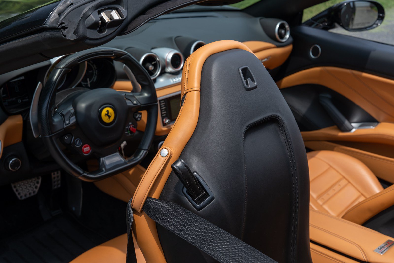Used 2018 Ferrari California T RWD image 44