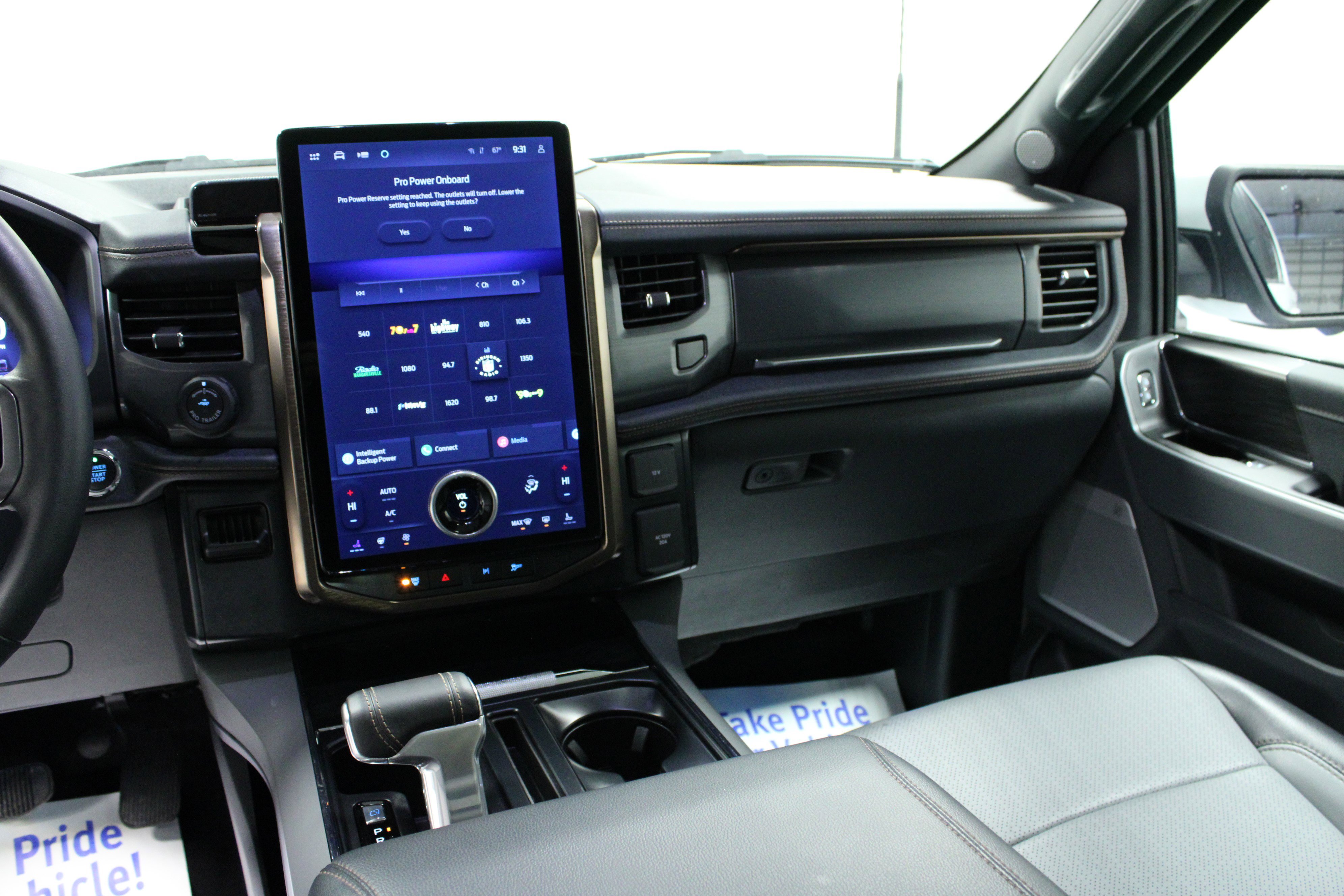 Used 2024 Ford F150 Lightning Lariat image 19