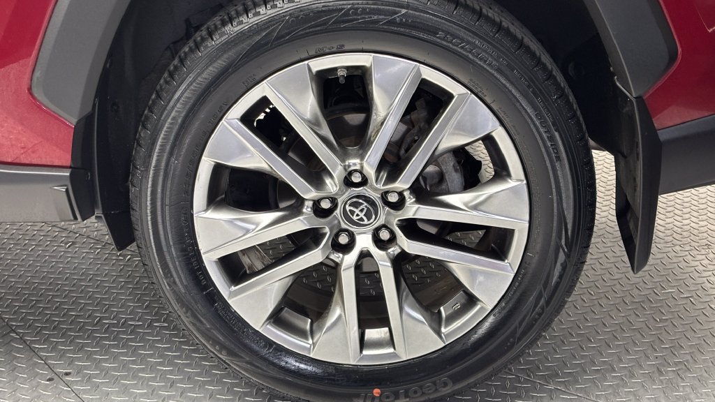 Used 2019 Toyota RAV4 Limited w/ Advanced Technology Package AWD/4WD image 6
