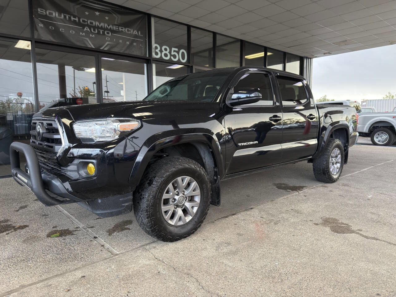 Used 2019 Toyota Tacoma SR5 image 1