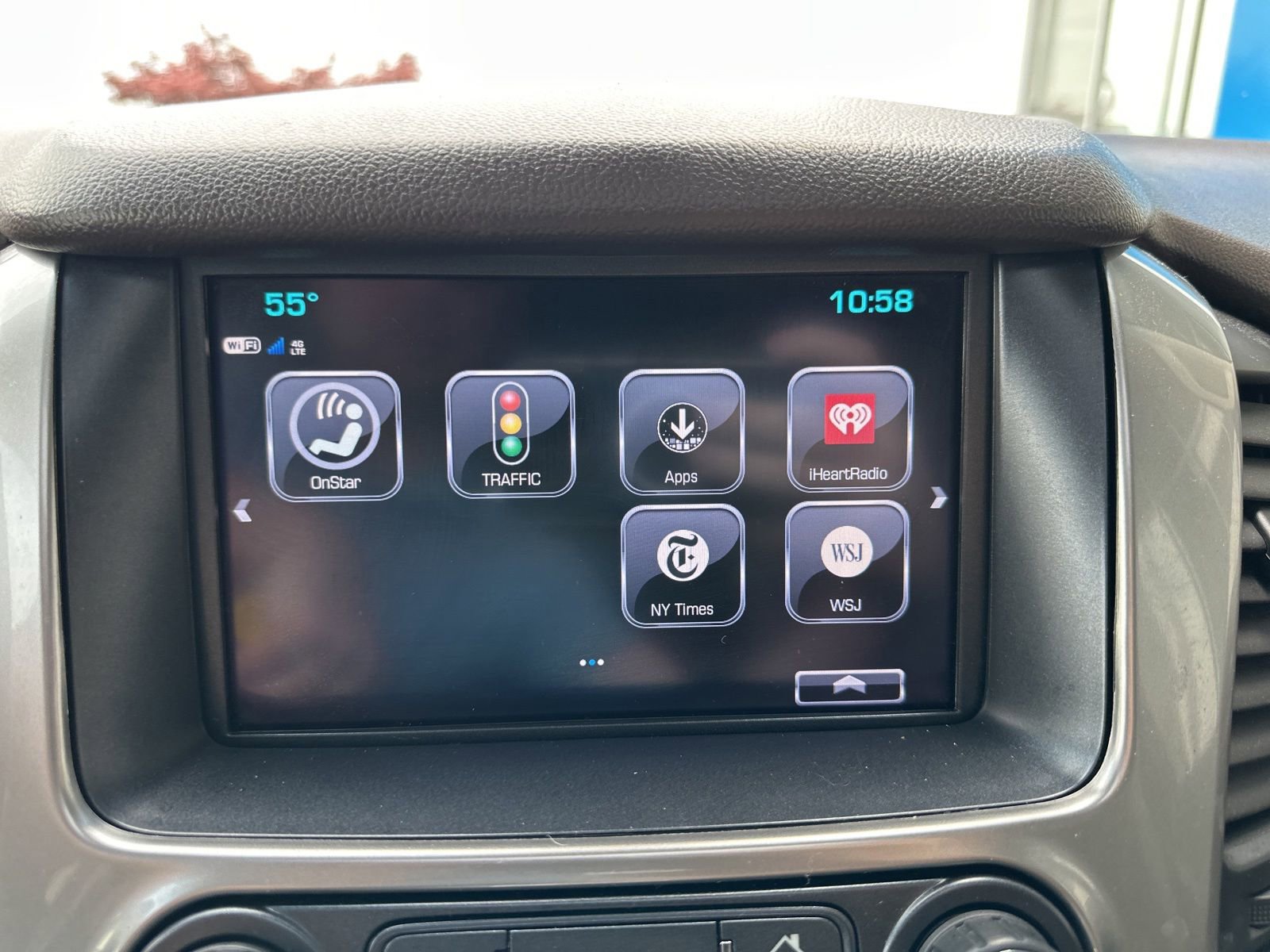 Used 2018 Chevrolet Suburban LT AWD/4WD image 26