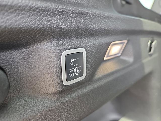 New 2025 Jeep Grand Cherokee L Limited w/ Luxury Tech Group II image 16