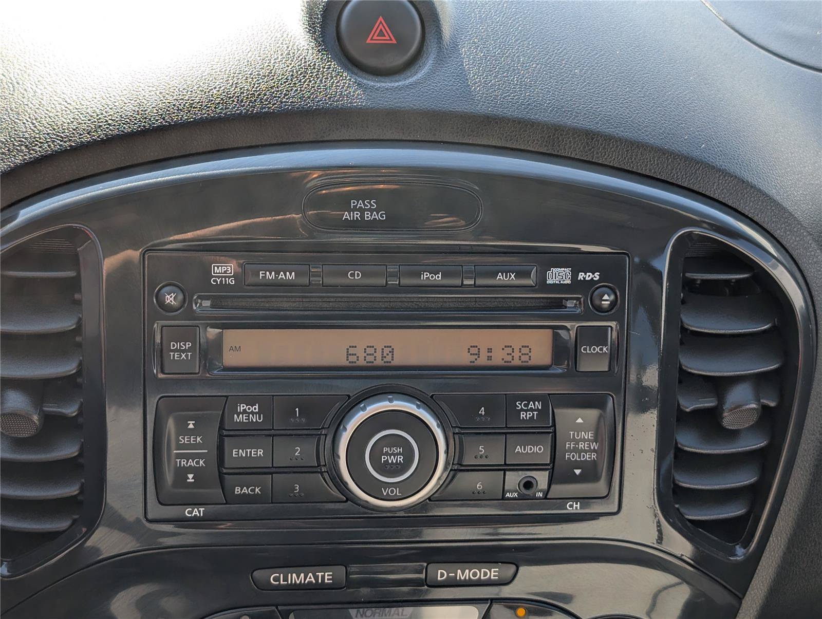 Used 2014 Nissan Juke SV AWD/4WD image 25