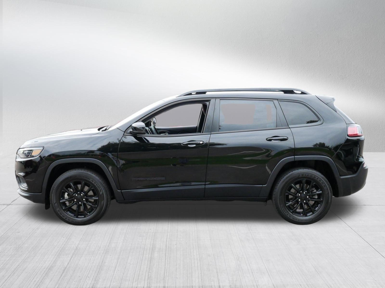 Used 2023 Jeep Cherokee Altitude Lux AWD/4WD image 4
