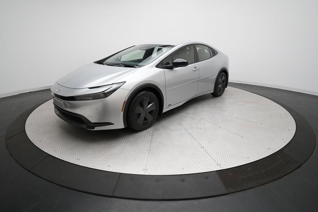 Used 2023 Toyota Prius LE image 12