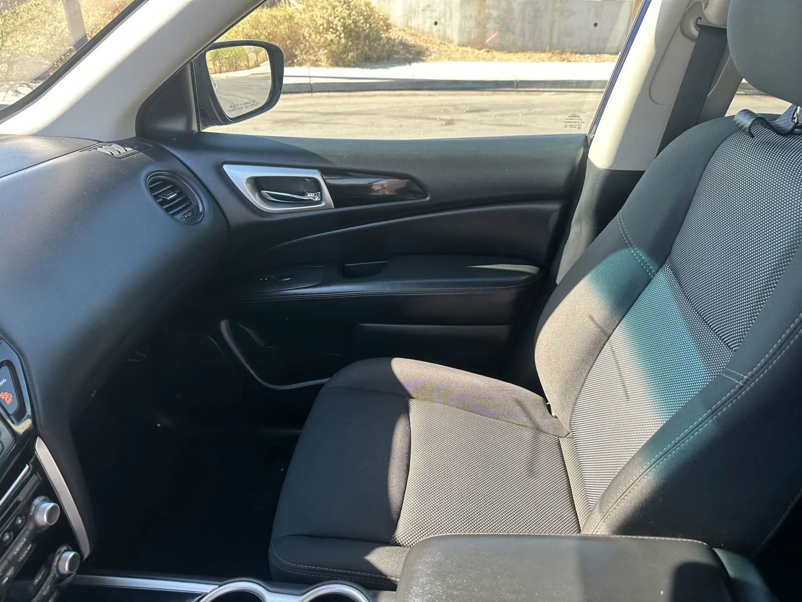Used 2020 Nissan Pathfinder S AWD/4WD image 11