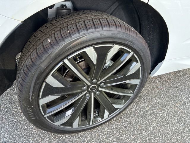 New 2026 Volvo XC60 B5 Ultra w/ Protection Package Premier AWD/4WD image 16