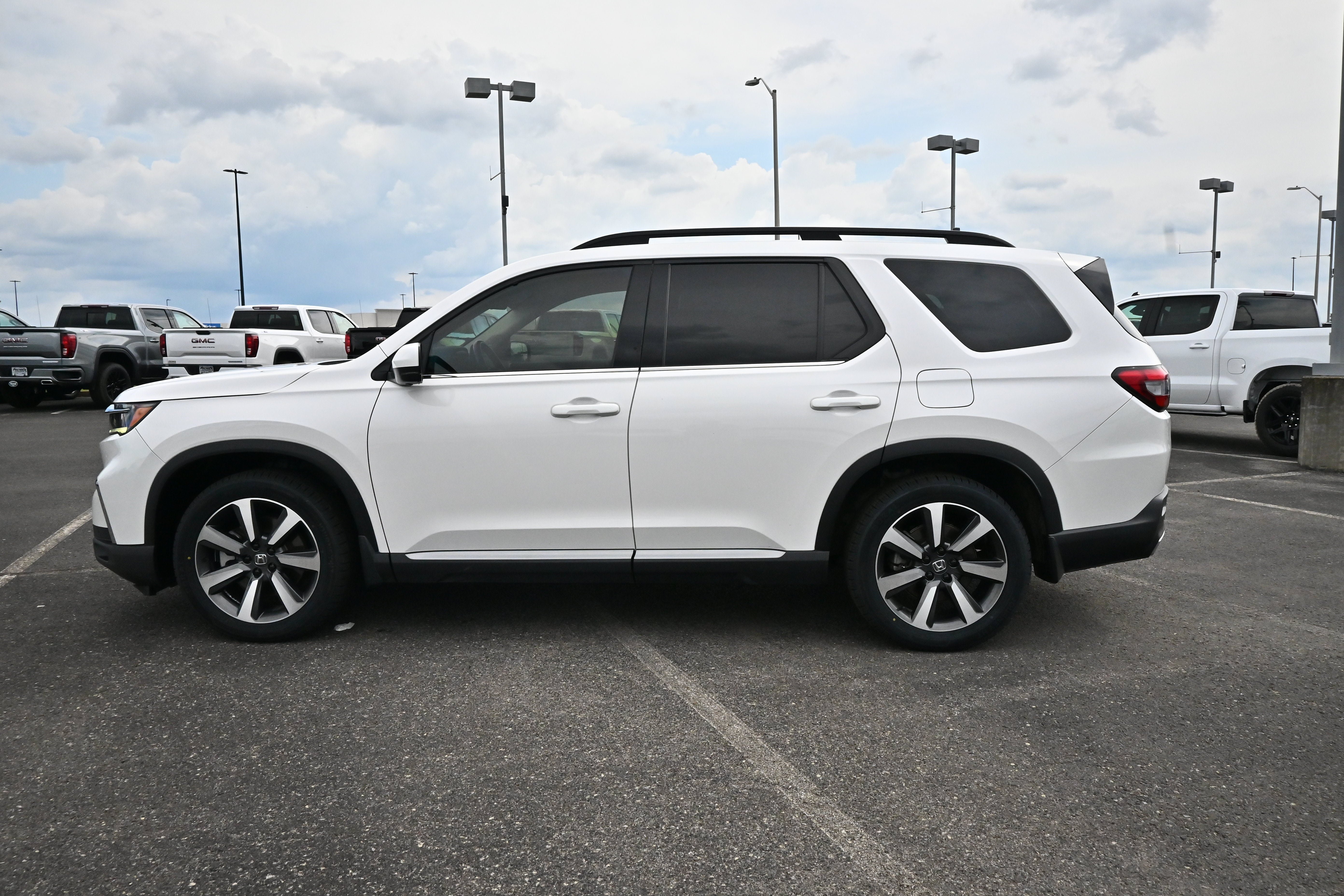 Used 2025 Honda Pilot Elite image 5