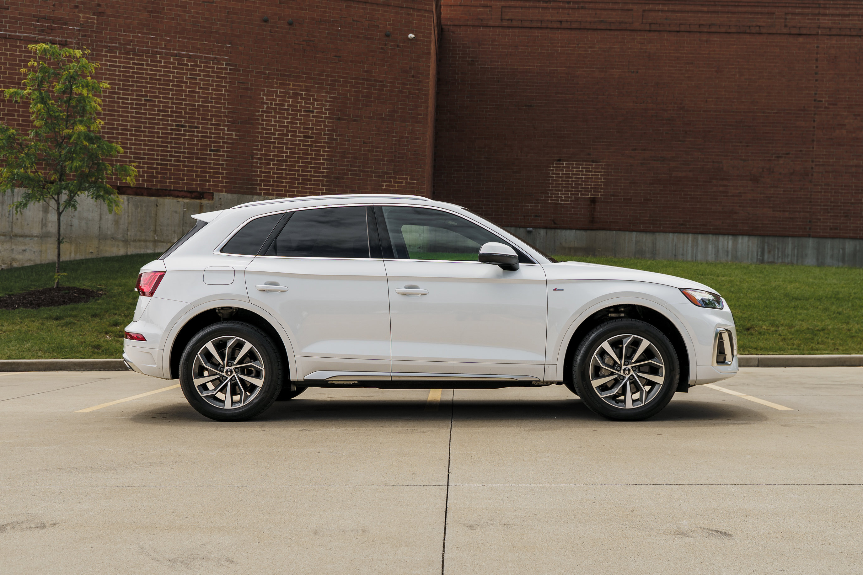 Used 2023 Audi Q5 2.0T Premium Plus w/ Premium Plus Package AWD/4WD image 3