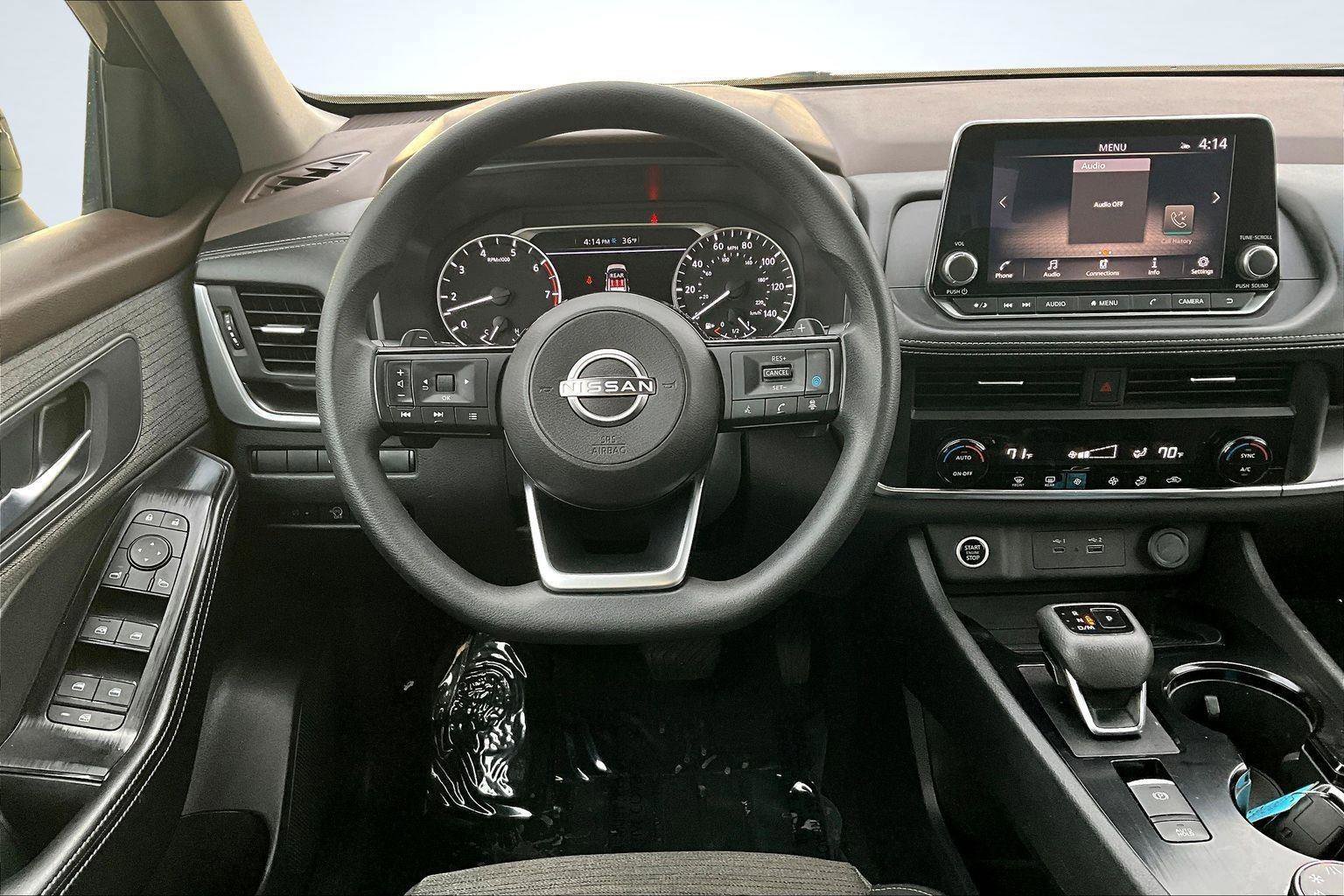 Used 2023 Nissan Rogue SV image 5