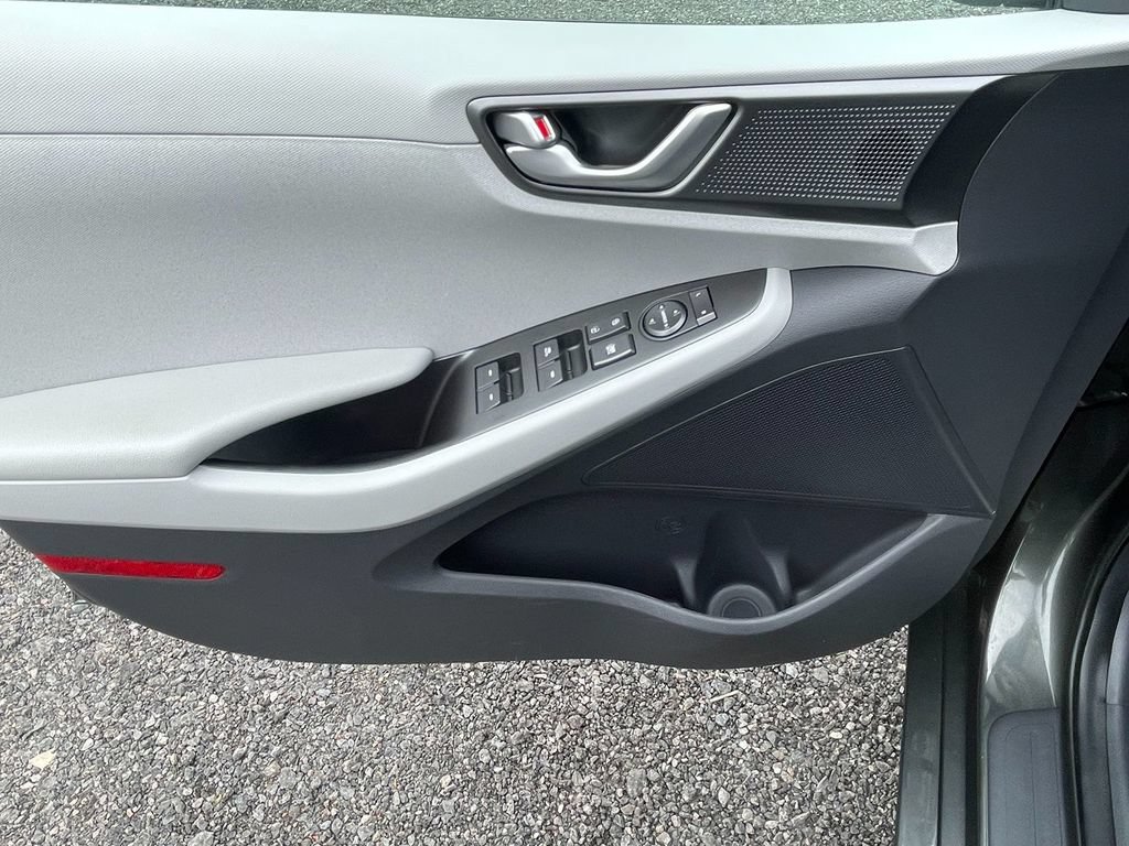 Used 2020 Hyundai Ioniq SE FWD image 11