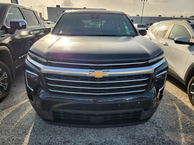 Used 2026 Chevrolet Traverse LT AWD/4WD image 2