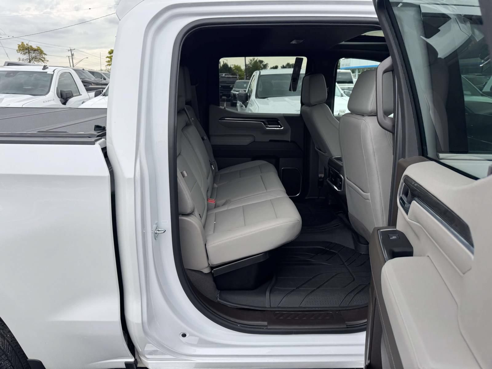 Used 2023 Chevrolet Silverado 1500 LTZ w/ LTZ Convenience Package II AWD/4WD image 15