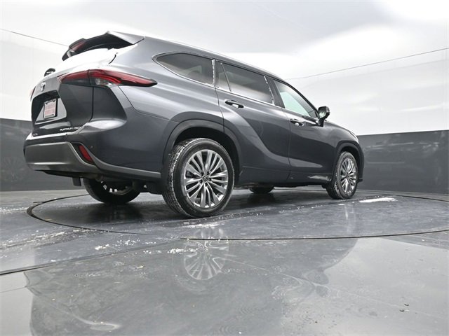 Used 2024 Toyota Highlander Platinum image 33