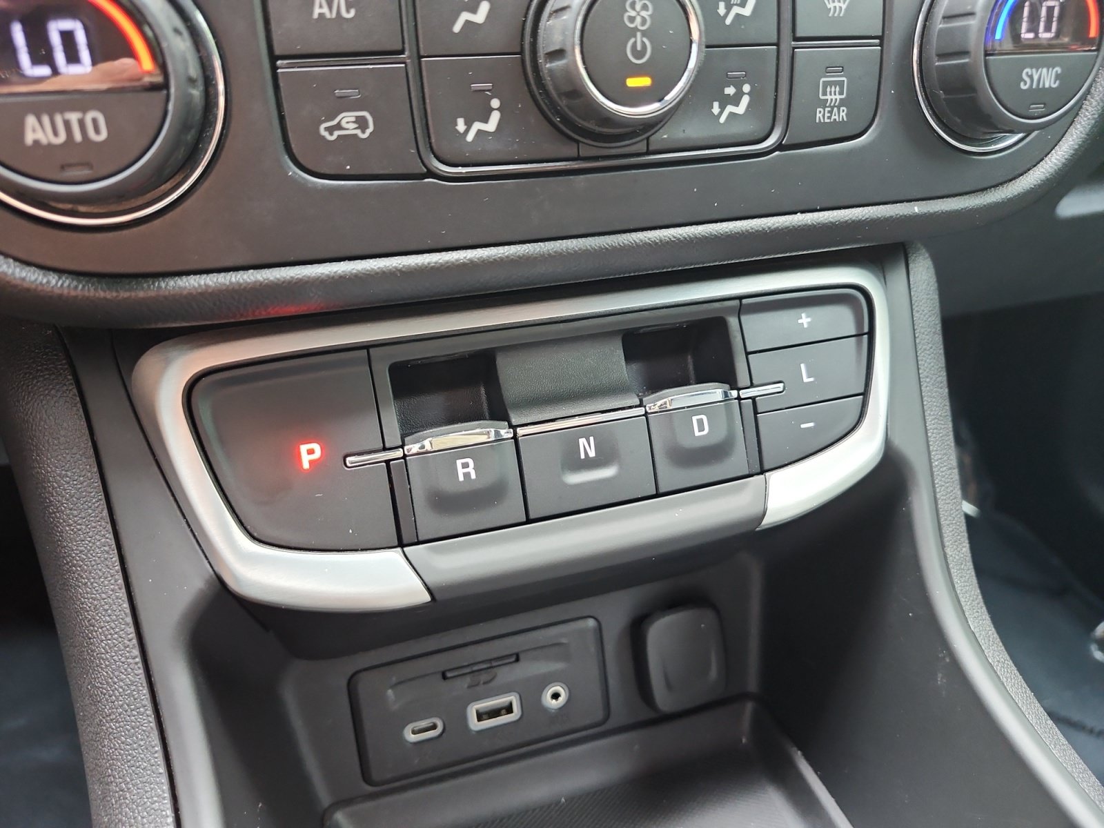 Used 2022 GMC Terrain SLT w/ Infotainment Package II AWD/4WD image 22