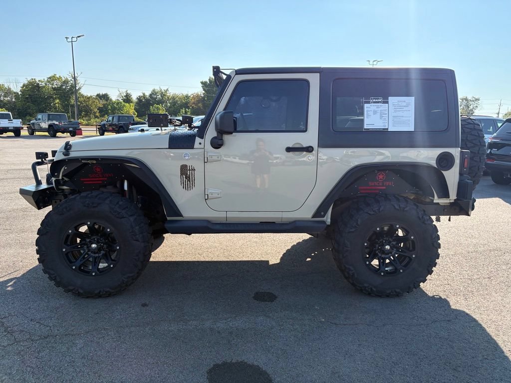 Used 2011 Jeep Wrangler Sahara w/ Connectivity Group AWD/4WD image 4