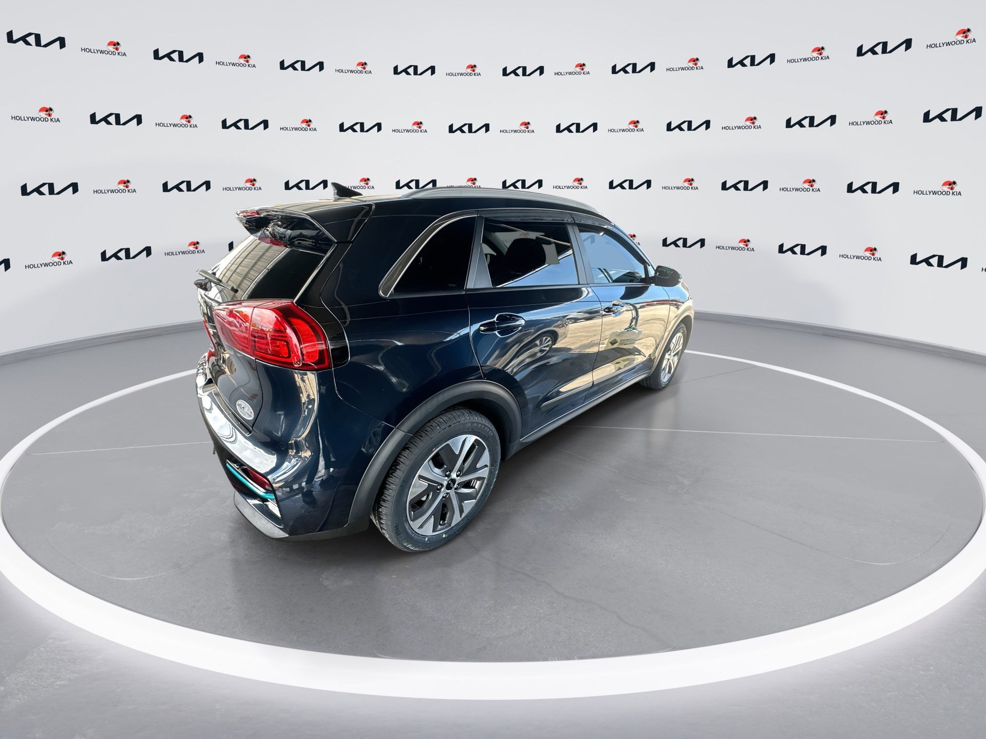 Used 2022 Kia Niro EX Premium w/ Cold Weather Package image 8