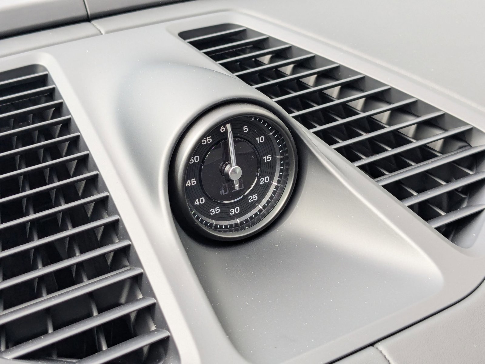 New 2025 Porsche Macan 4S Electric image 22