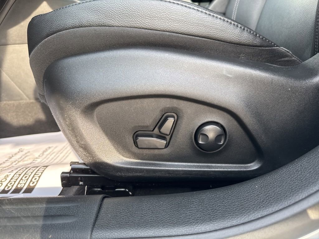 Used 2025 Jeep Compass Limited image 30