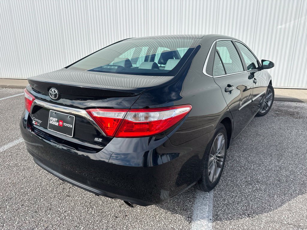 Used 2015 Toyota Camry SE FWD image 7
