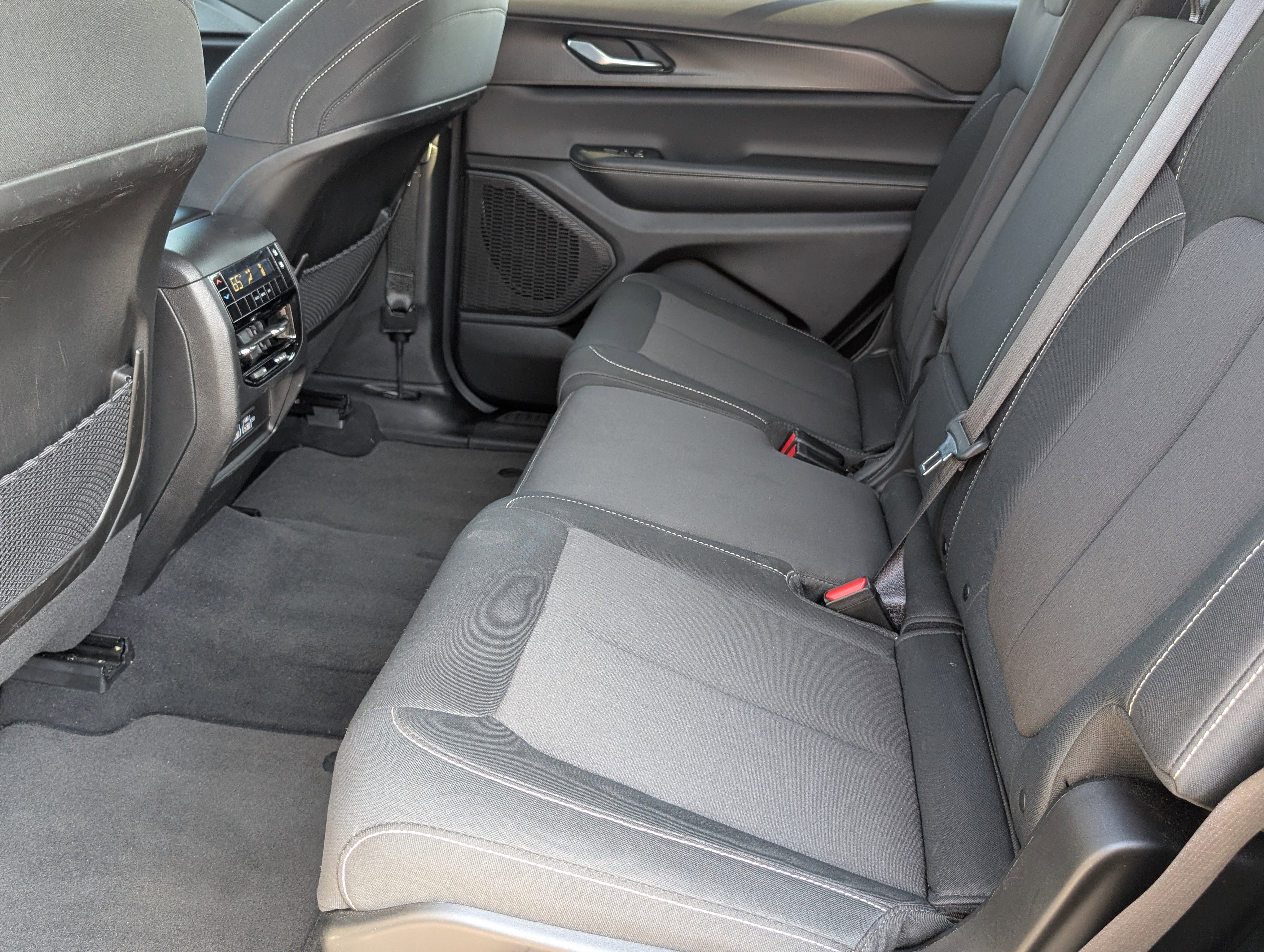 Used 2023 Jeep Grand Cherokee L Laredo RWD image 14