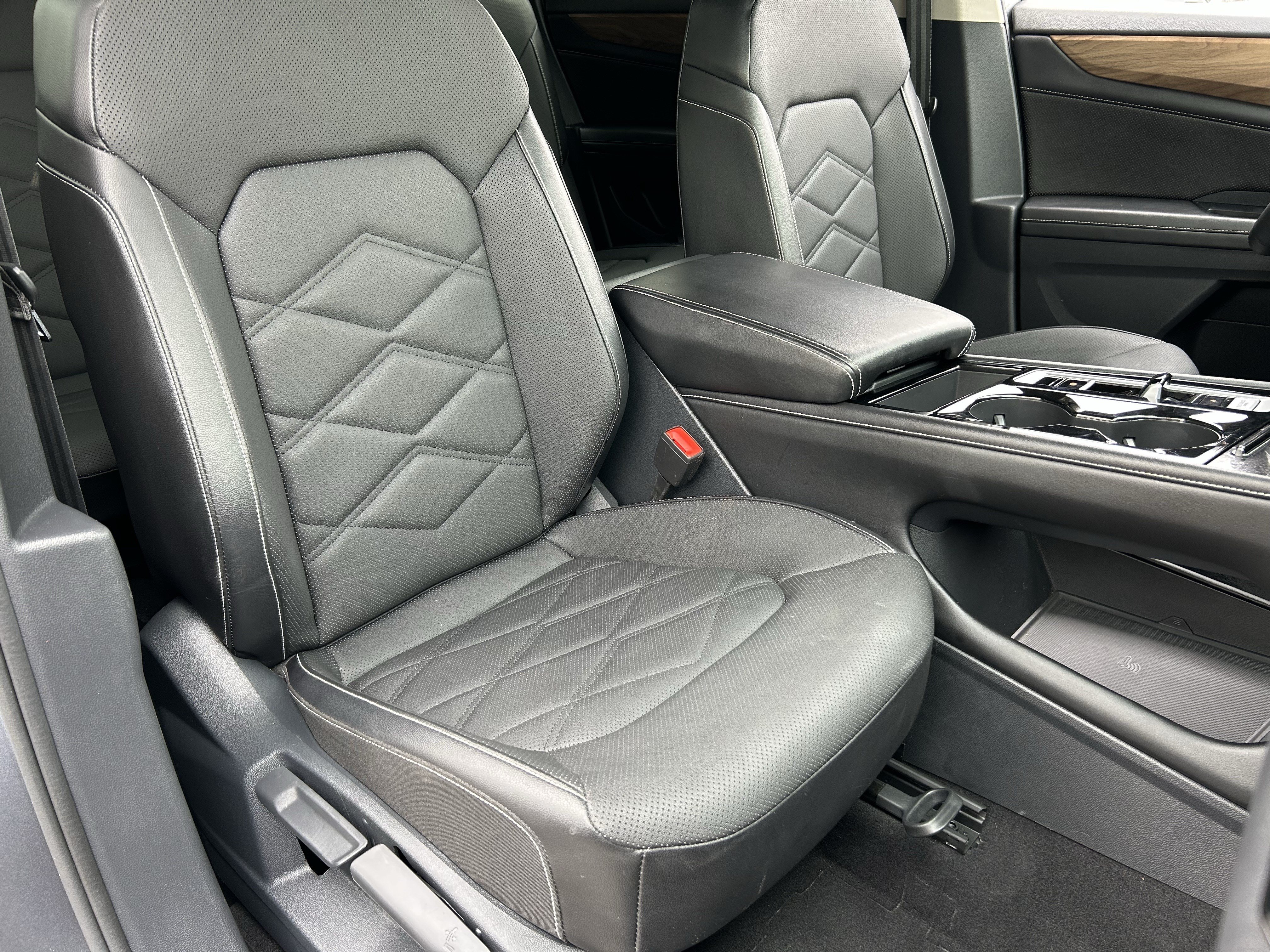 Used 2024 Volkswagen Atlas SE AWD/4WD image 8