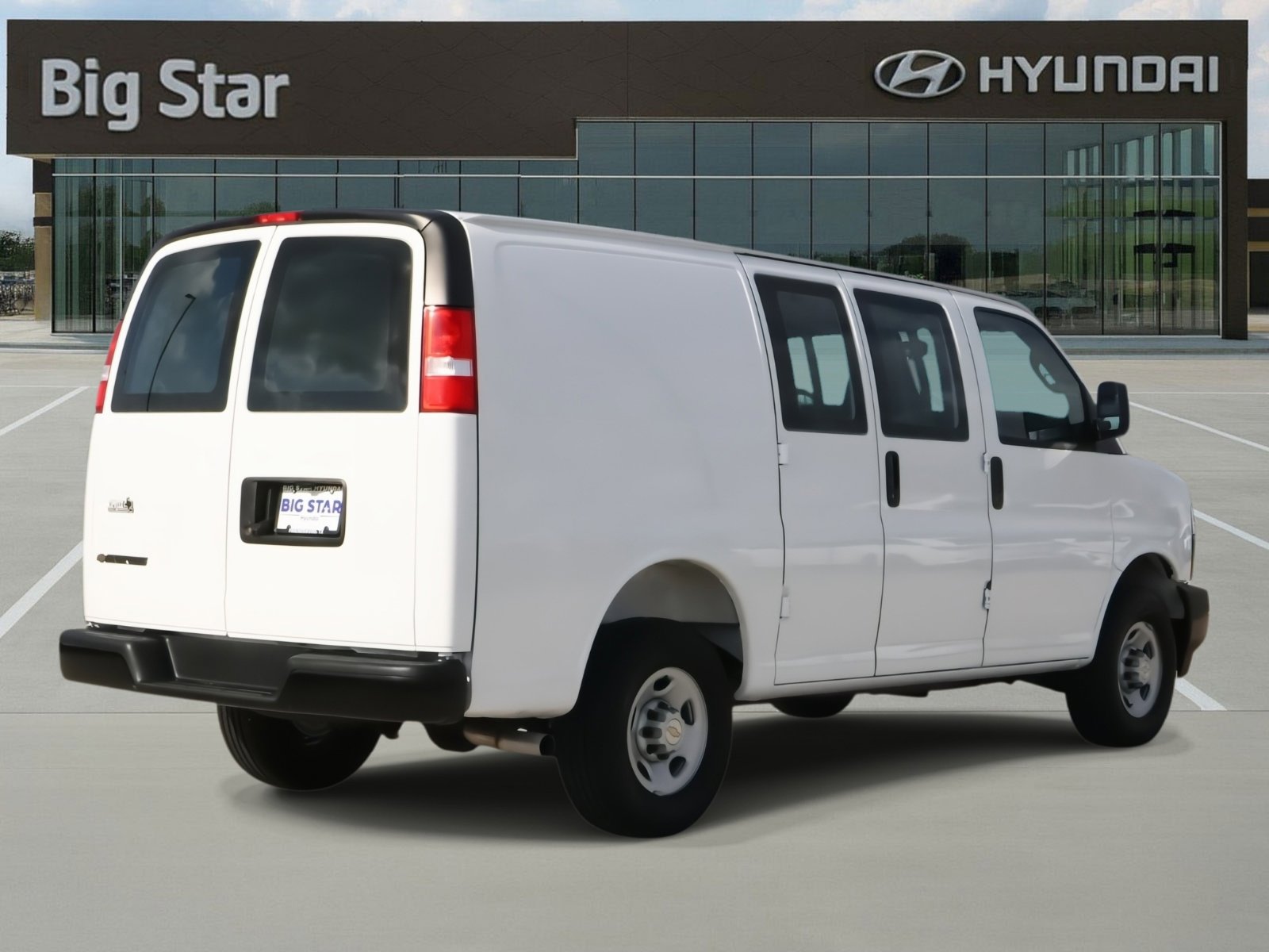 Used 2025 Chevrolet Express 2500 w/ Driver Convenience Package image 4