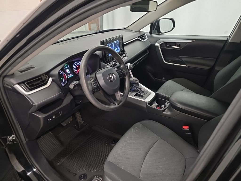 Used 2021 Toyota RAV4 XLE image 13