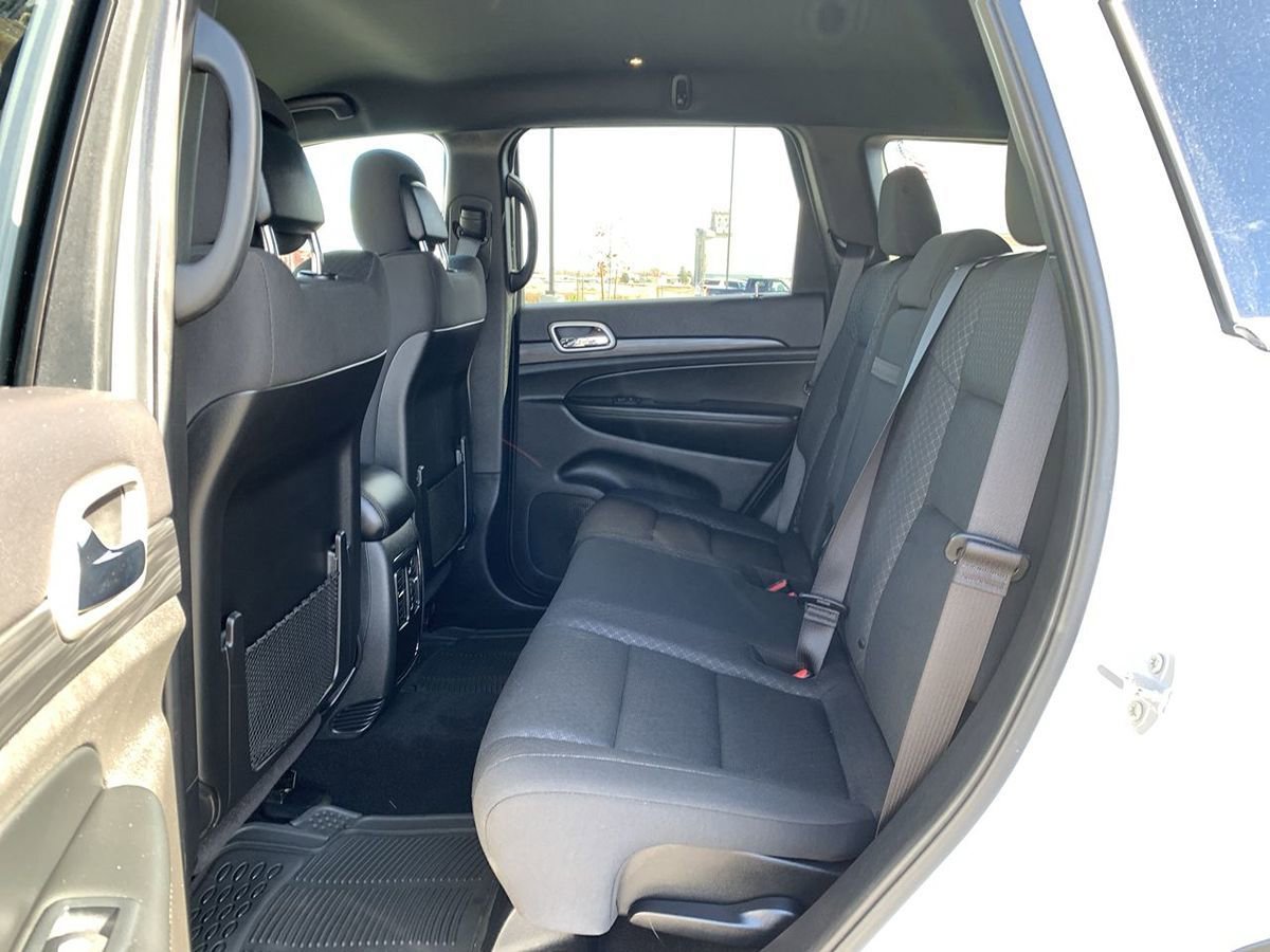 Used 2019 Jeep Grand Cherokee Laredo AWD/4WD image 27