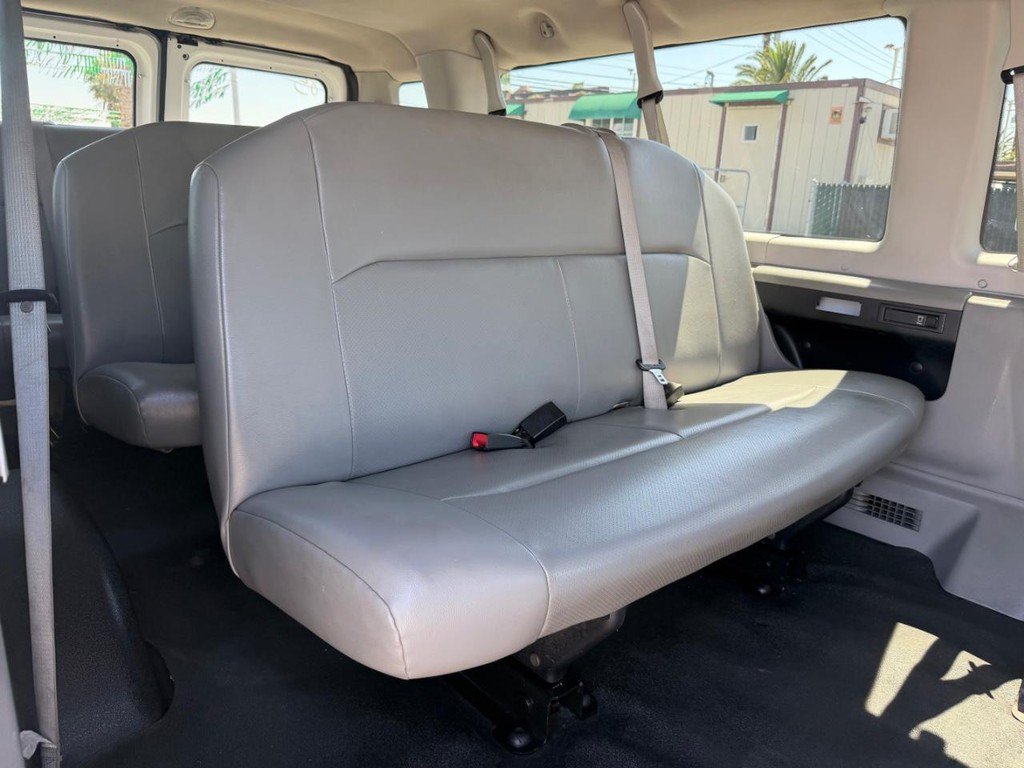 Used 2009 Ford E-350 and Econoline 350 Extended Wagon Super Duty RWD image 29