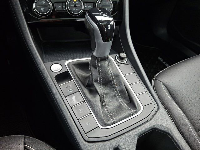 Used 2023 Volkswagen Jetta SE w/ Panoramic Sunroof Package FWD image 19