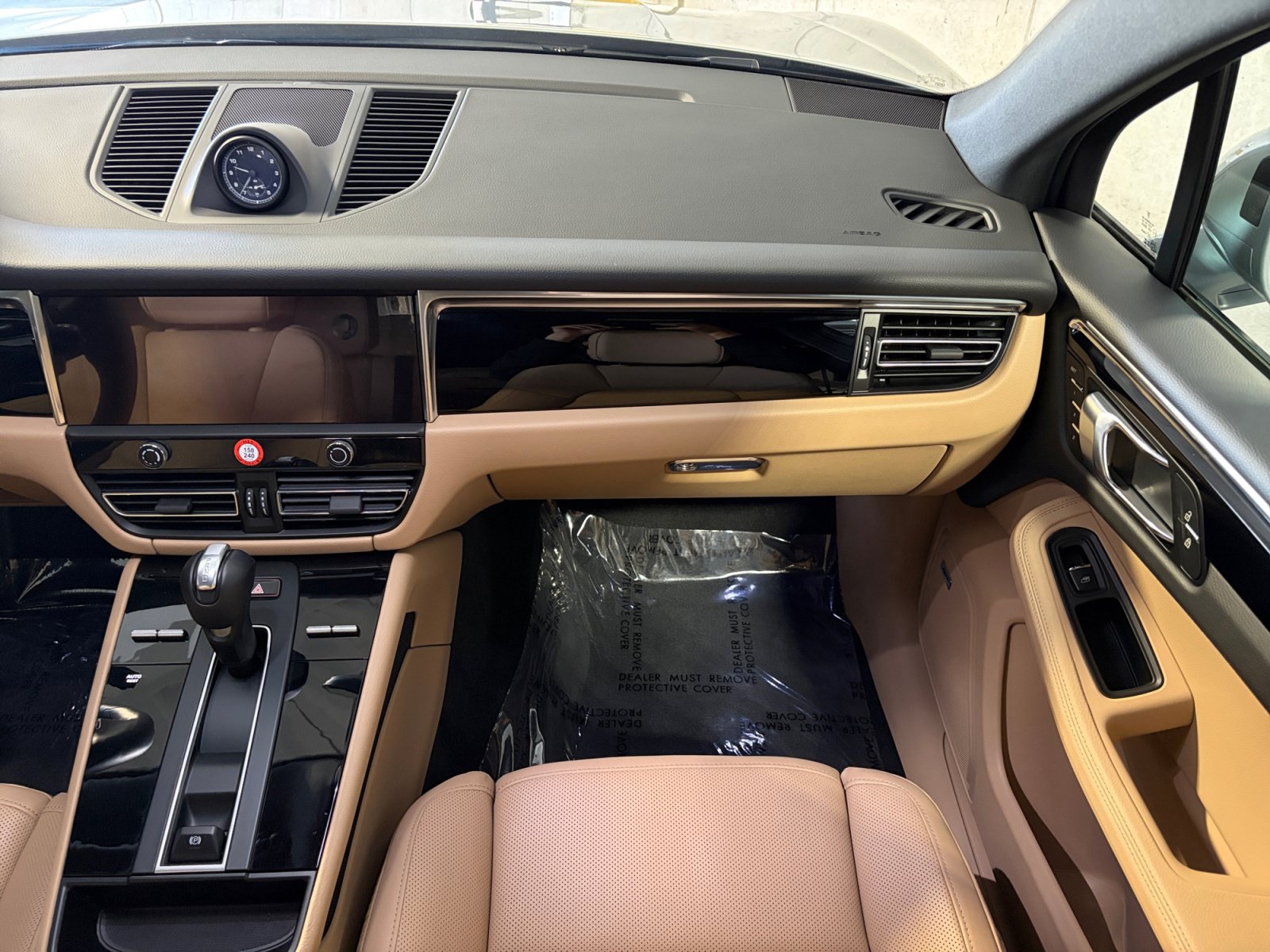 Certified 2026 Porsche Macan AWD/4WD image 25