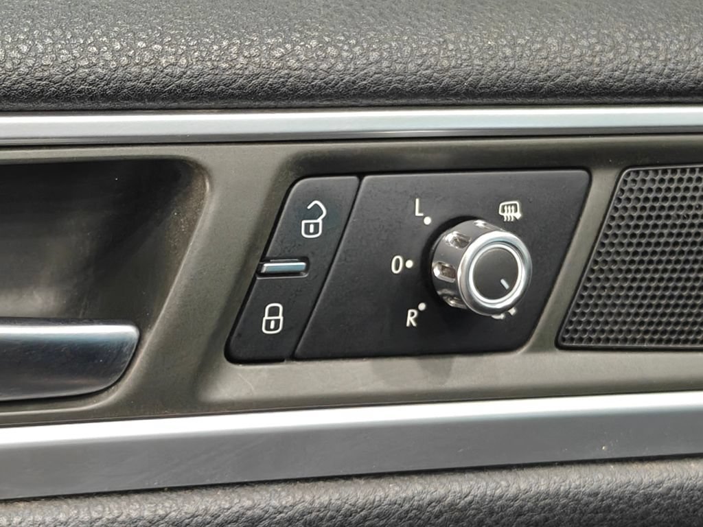 Used 2012 Volkswagen Touareg TDI AWD/4WD image 43
