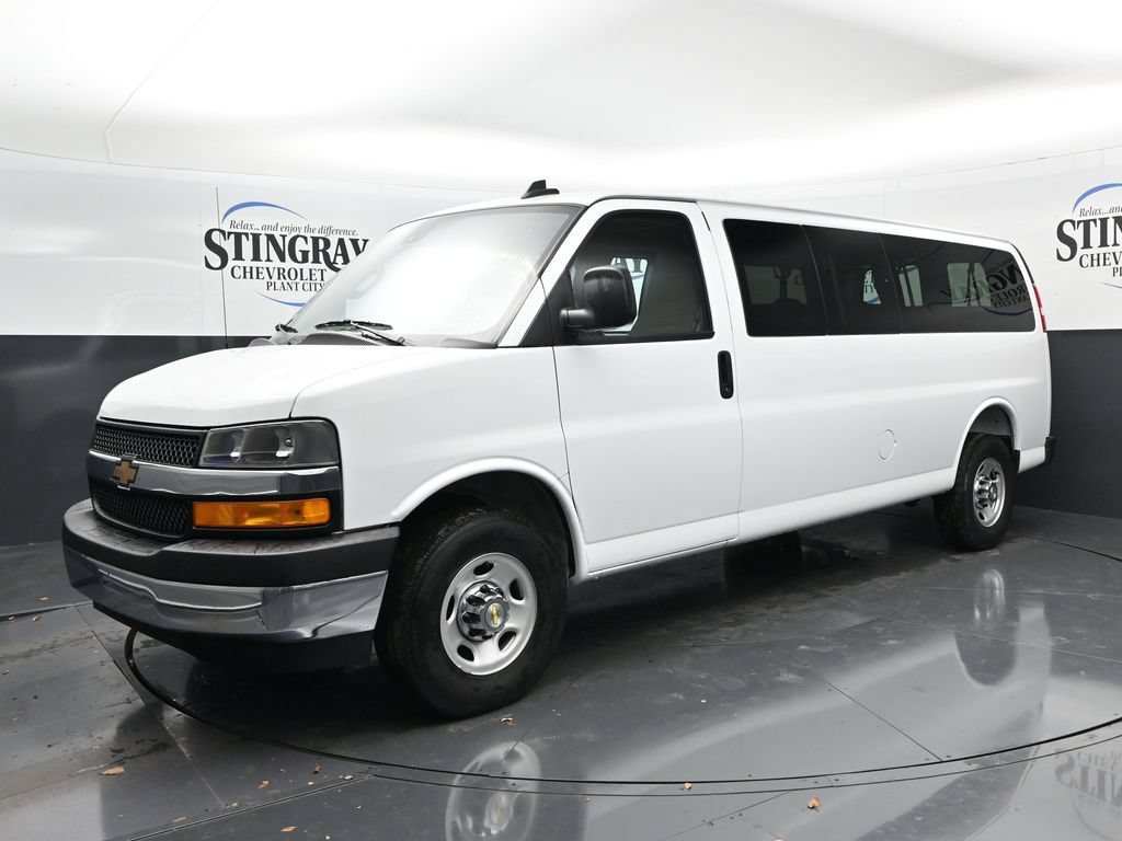 Used 2025 Chevrolet Express 3500 LT w/ LT Preferred Equipment Group RWD image 3