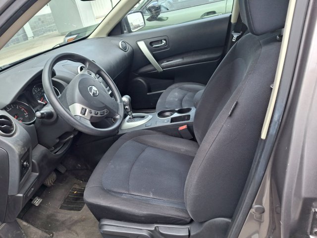 Used 2015 Nissan Rogue S w/ Convenience Package AWD/4WD image 2