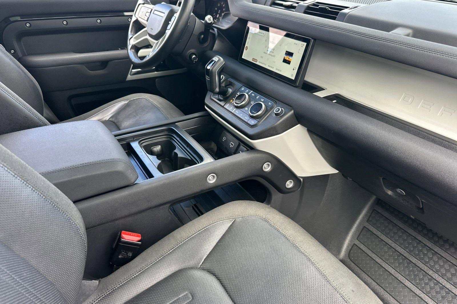 Used 2020 Land Rover Defender 110 SE image 33