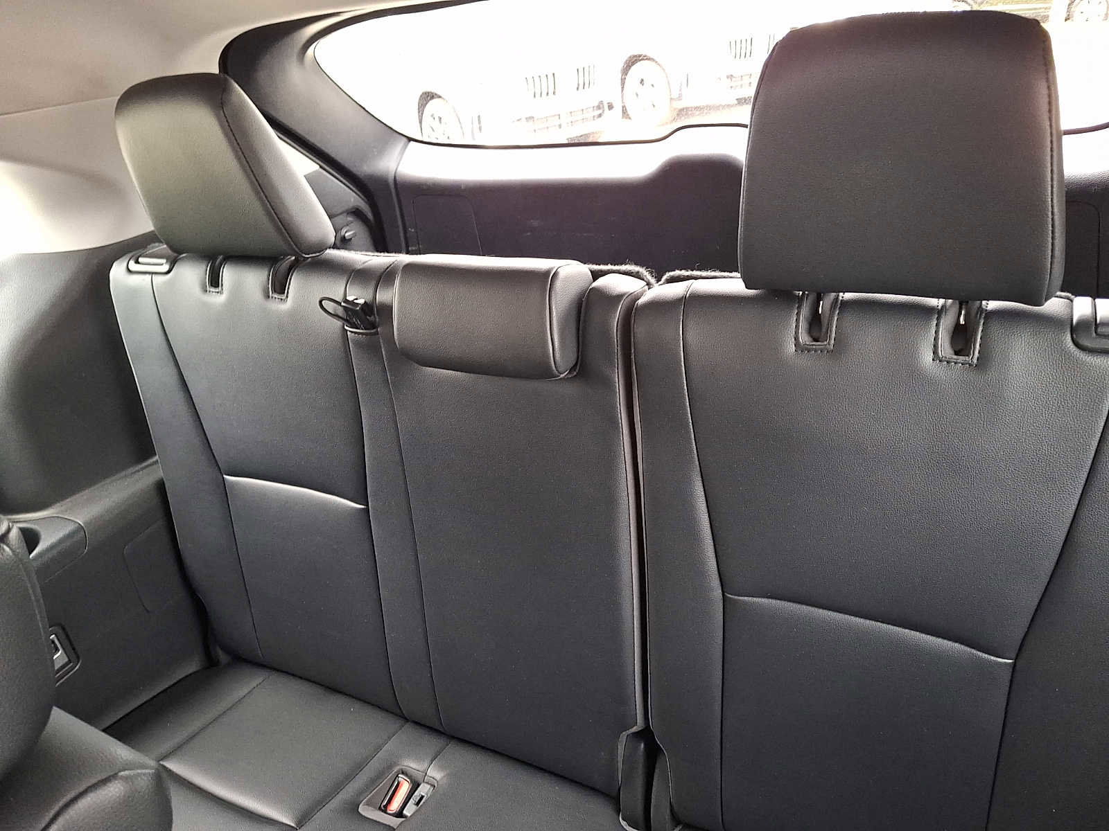 Used 2020 Toyota Highlander XLE AWD/4WD image 11