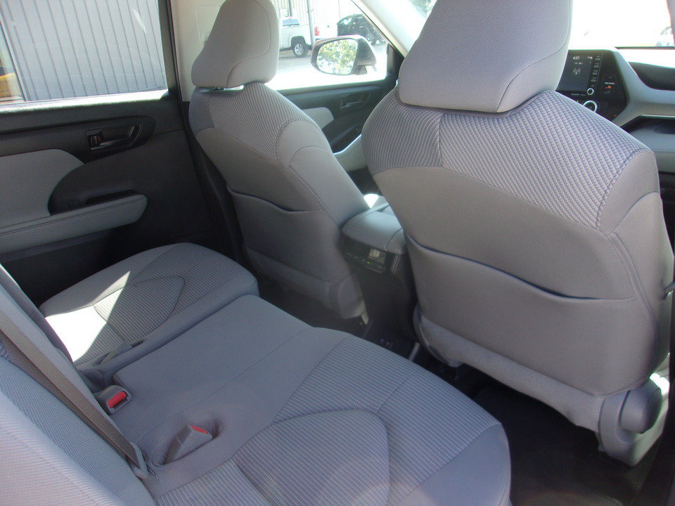 Used 2020 Toyota Highlander LE AWD/4WD image 15