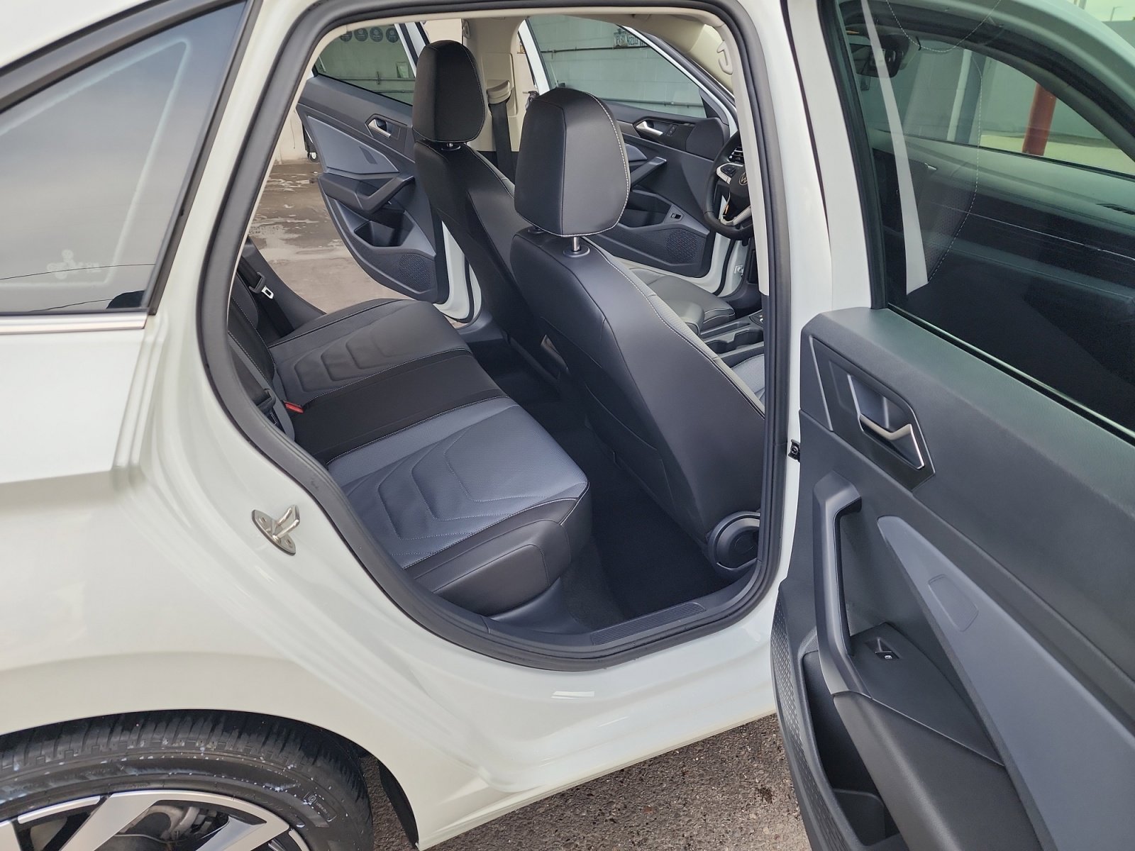 Certified 2025 Volkswagen Jetta SEL image 18